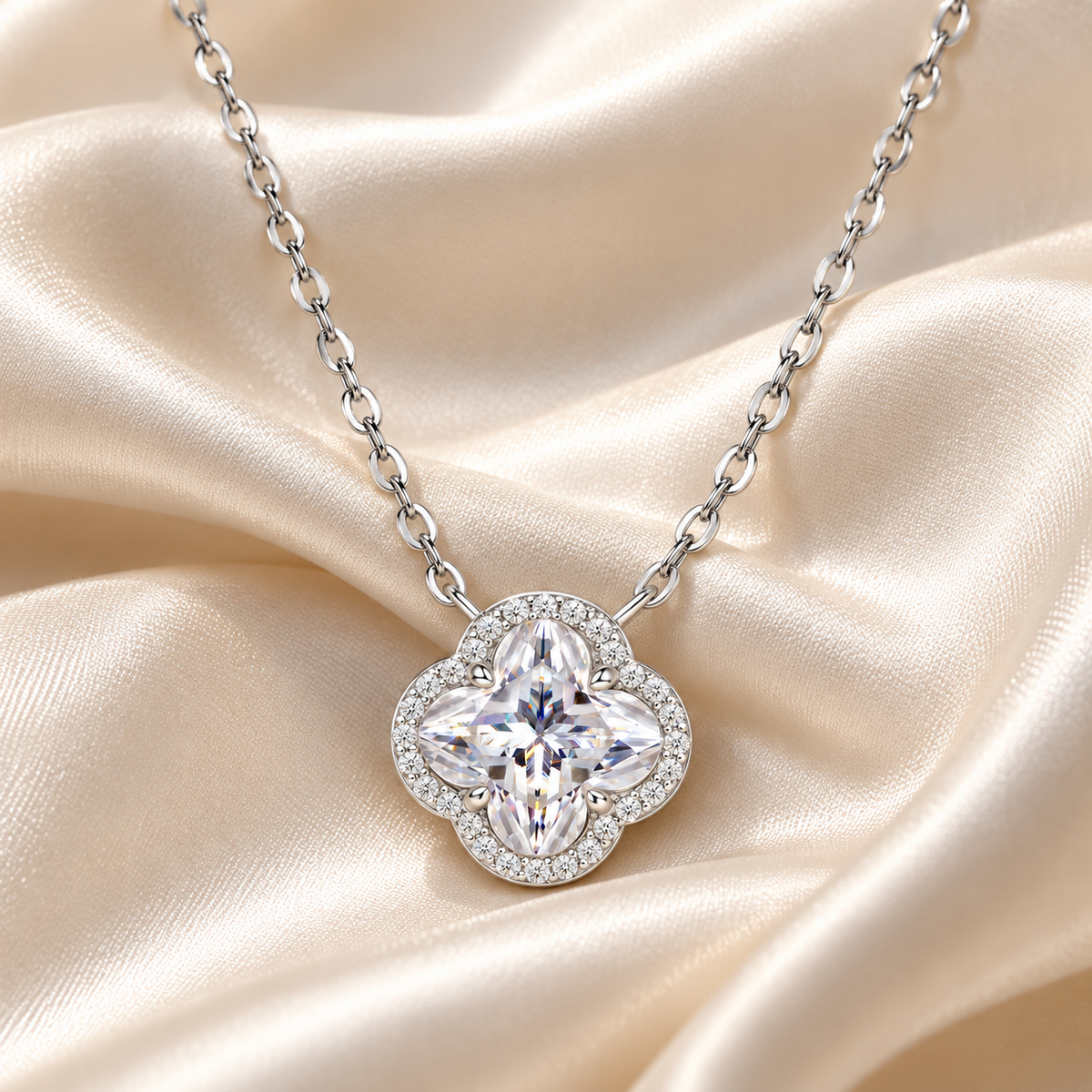 💎 Iconic Pick | Silver Moissanite Clover Necklace | Sparkling Timeless Floral Pendant